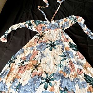 Lulu‘s floral maxi dress